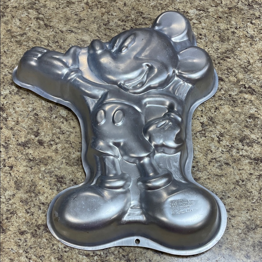 Vintage 1995 Wilton Disney Mickey Mouse Cake Mold Pan..EUC